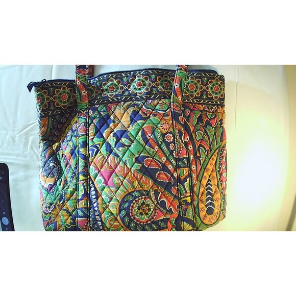 VERA BRADLEY "GET CARRIED AWAY TOTE" Petal Paisley RETIRED - Picture 9 of 10